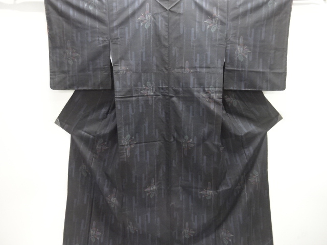 壷垂れに草の実模様織り出し本場泥大島紬着物(7マルキ)